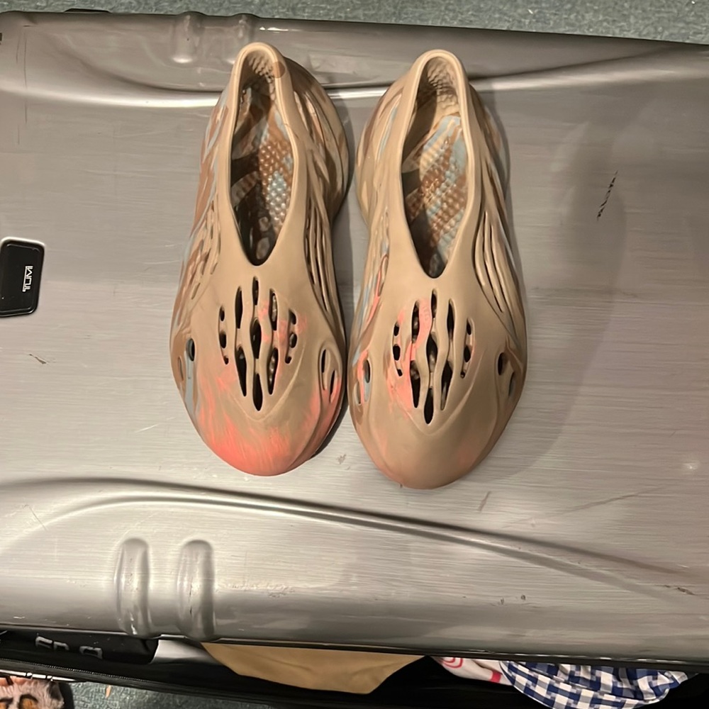 Adidas Yeezy foam runners size 9 1/2